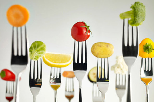 10- Her besin grubundan yeteri kadar alın. Meyveleri hayatınızdan çıkarmayın ama kaç tane yemeniz gerektiğini sorun.