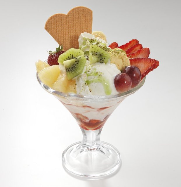 Şekerin çabuk yükselmesi için 1 avuç şeker yemek veya 3 dondurmayı üst üste yemek doğru değil.