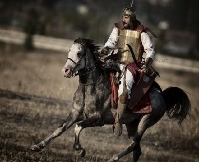 Yeniçeri ocağı disiplinini deneyimlemek isteyen ekip, Bolu'nun Bekdemirler Köyü'nde, doğa sporları uzmanı Serdar Kılıç'ın Campwolftrack Doğa ve Macera Kampı'na katılacak.