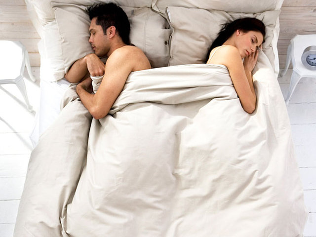 Nemlendirici ve kayganlaştırıcı kremler geçici rahatlama sağlasa da, vajinal dokunun yüzeyel hücreleri kaybedilince, vagen pH değeri değişir ve vaginal açıklık giderek daralır.