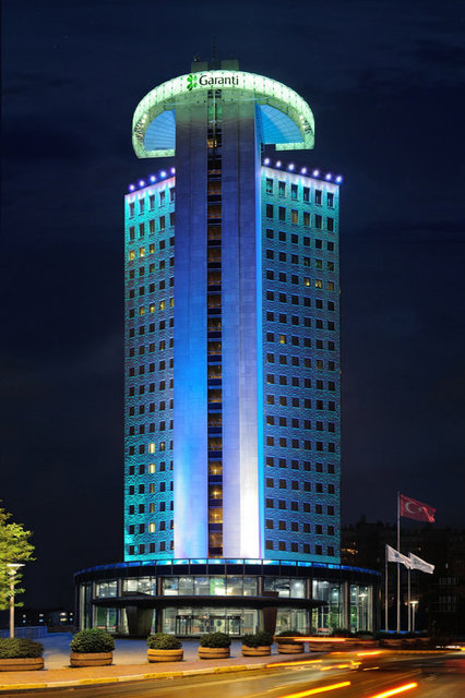 Garanti Bankası  Toplam Personel Sayısı 24.885   Toplam personel giderleri (milyon lira) 1.923    Ortalama maaş 8.584   