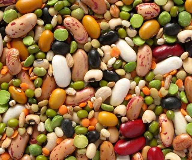 Bakla, kuru fasulye, nohut, börülce, mercimek gibi bitkisel proteinler sofralardan eksik olmamalıdır. Şeker ve yağ tüketimine de dikkat edilmelidir.
