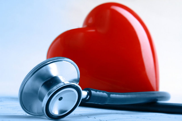 Akdeniz diyeti ile sağlıklı beslenme ve stres ile mücadele narin kadın kalbinin sağlıklı kalmasını sağlar.