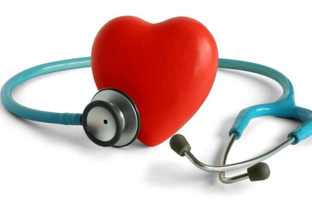 Mesela kadın kalbi daha ufakken, erkek kalbi daha yavaş atıyor. Peki kalp hastalığı riski hangisinde daha fazla? Kardiyoloji Uzmanı Doç. Dr. Ahmet Karabulut, kadın ve erkek kalbi arasındaki 12 farkı anlattı.