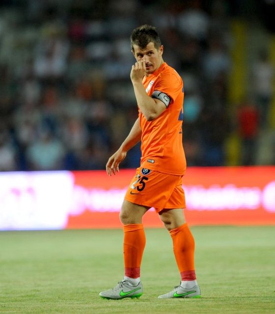 Emre Belözoğlu - 75