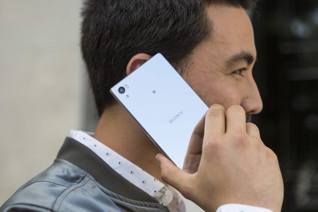 Xperia Z5 ve Xperia Z5 Compact üstün kamera özellikleri, şık tasarımları ve pil ömürleri ile dikkat çekerken Xperia Z5 Premium, tüm bu özelliklere ek olarak dünyanın ilk 4K ekranına sahip akıllı telefonu olmasıyla göz dolduruyor.