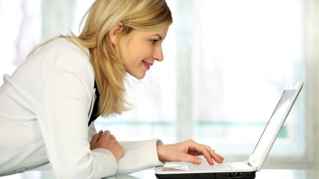 Sağlıkla ilgili bilgi arama (yaralanma, hastalık, beslenme, vb.)   - KADIN: 75.2 -