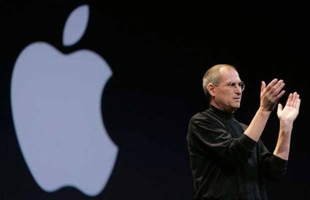 Steve Jobs iPhone'u "devrimsel ve büyüleyici bir ürün" olarak lanse etmiş ve 5 yıl sonra birçok telefonu gerisinde bırakacağını iddia etmişti. -