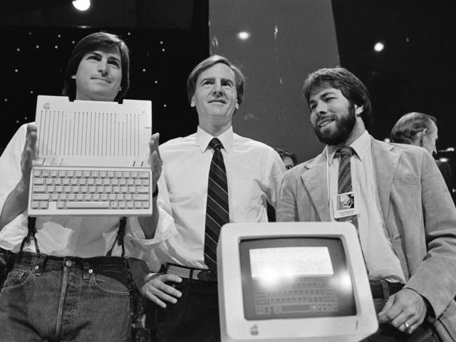 1. Steve Wozniak - Teknik uzman - Wozniak neredeyse Apple'da çalışmayacaktı. O tarihte HP'den bir iş teklifi almıştı ve kabul etmeyi düşünüyordu. Anlaşılan o ki doğru seçimi yaptı.