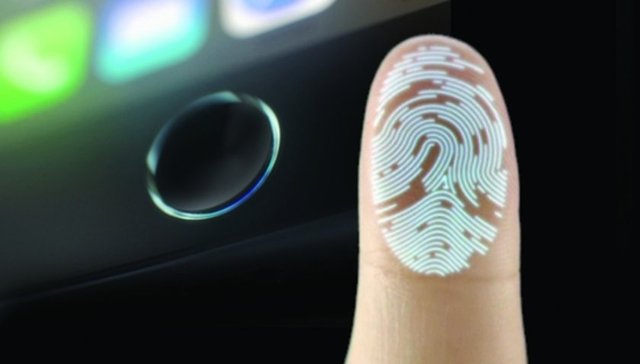 Panik butonunu kullanabilmek için, ilk önce gizli bir parmak izi tanımlanıyor.