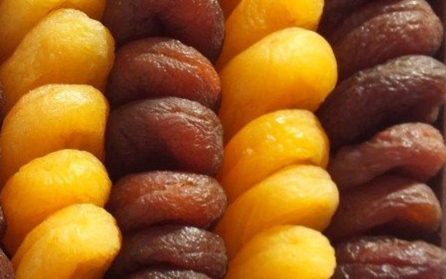 Çinko en iyi et, balık, süt, yumurta, badem, kabak çekirdeği ve kuru baklagillerden alınabiliyor.