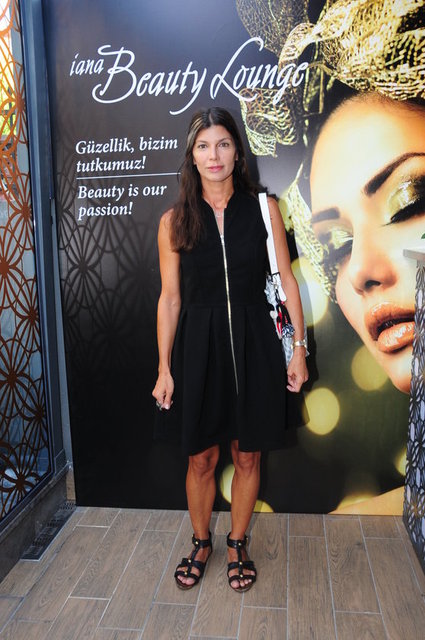 ZEYNEP ÜSTÜNEL