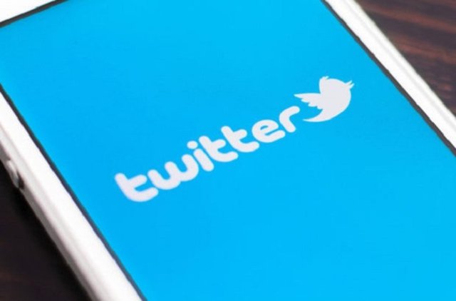 7. Kullanıcıyı bildir: Özellikle engelleme ve sessize alma sonuç vermediği takdirde, sana ya da bir başkasına karşı tacizkar, zorbaca veya tehditkar davranan hesapları bildirebilirsin . Durumu araştırdıktan sonra uygun yanıtı iletiriz. Kendini tehlikenin tam ortasında hissedersen, lütfen hukuk kurallarının icrasından sorumlu mercilere başvur.Hukuk kurallarının icrasından sorumlu mercilerle işbirliği yaparken şunlara dikkat edilmeli: