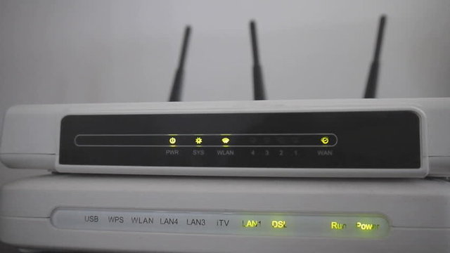 Cep telefonu ve radyo dalgalarından tek farkı ise 12 cm uzunluğunda olan wifi dalgalarının diğerlerinden daha kısa olması.