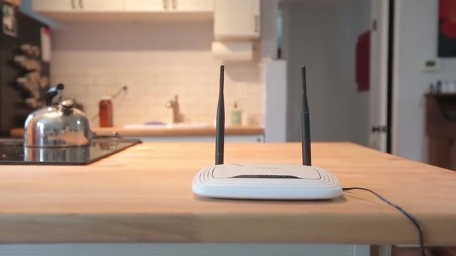 Evde modemimizi koyduğumuz yer, sinyalin güçlü gelmesini büyük oranda etkiliyor.