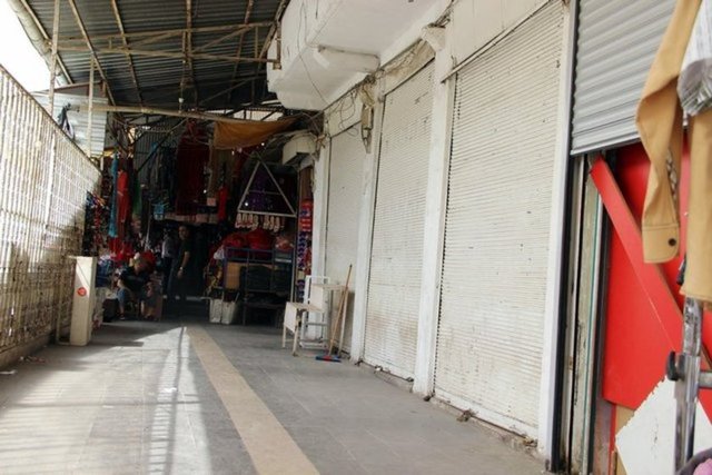 Yaşadıkları korku dolu anları AA muhabirlerine gözyaşları içinde anlatan ve isminin açıklanmasını istemeyen kardeşler, çatışmaların çok şiddetli olduğunu, korktuklarını söyledi.