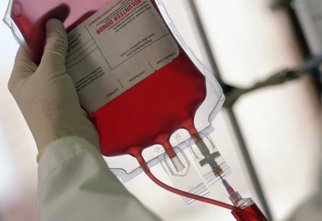 HIV, birçok vücut sıvısında bulunmasına rağmen sadece kan, kadın ve erkeğin cinsel salgıları ile bulaşır.