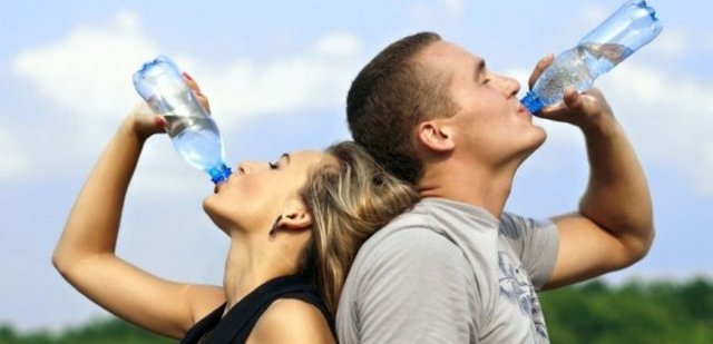 Günlük (2-2.5 lt) su tüketimine dikkat edilmeli.