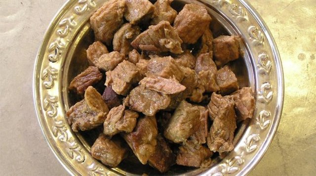 Bu yöntem hem besin çeşitliliğinin sağlanmasını sağlar hem de sebzelerde bulunan C vitamini, demirin emilimini artırır. Etler mangal yapılacaksa; kömürleşecek şekilde kızartılmaması gerekir.