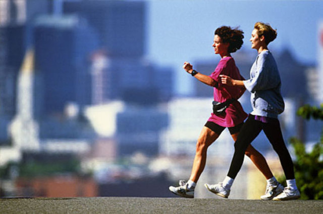 Bayram ziyaretlerinde fiziksel aktivite oldukça önemlidir yürünerek gidilecek mesafelere yürüyerek gidilmeli. -