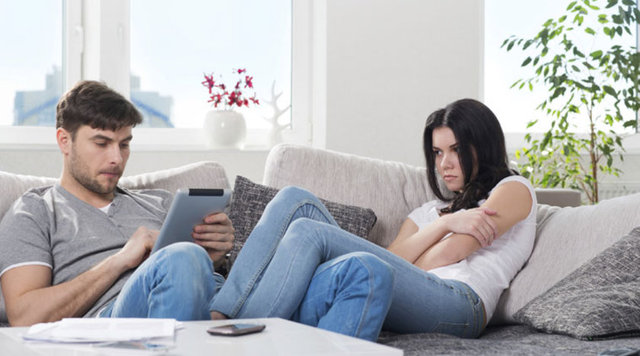 Ayrıca, eşim hoyratça sevişiyor. Sanırım bu nedenle, cinsel birleşmemiz kısa sürüyor ve cinsellik artık benim için hiç bir şey ifade etmiyor. Ne kadar az olursa o kadar iyi olur diyorum…" gibi yakınmaları her geçen gün daha fazla duymaya başladık.