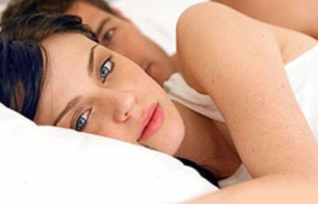 Arkadaşlık ilişkilerinde duygusal, entelektüel ve düşüncesel yakınlık vardır, buna cinsellik eklendiğinde bu arkadaşlık ilişkisinden çok farklı bir yakınlığı ve mahremiyet paylaşımını beraberinde getirir.