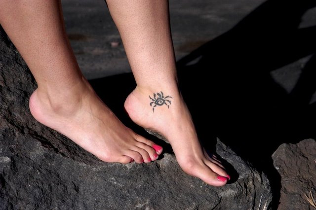 Daha ciddi bir sorun olmadığına emin olun. Bütün bunları yaptığınız halde sorununuz hala devam ediyorsa bir tür ayak hastalığınız olabilir. Bir podiyatra gidip kontrol ettirin.