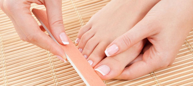 Yeterince çinko alın. Bu, ayak kokusu olan insanların arasında yaygın bir beslenme sorunudur: Beslenmelerinde yeterince çinko almıyorlardır. Öyle olup olmadığını kontrol edin ve almıyorsanız çinko ilavesi yapın.