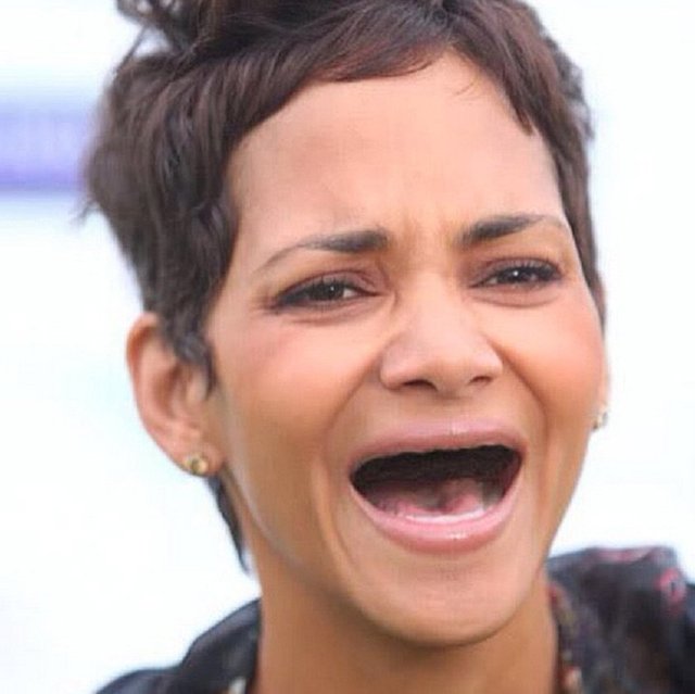 Halle Berry dişsiz hali -