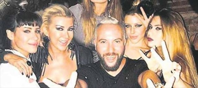 Geç saatlere kadar eğlencesine devam eden Nazlı Hamarat'ı görenler, "Yasta değil barda" diye tepki gösterdi.