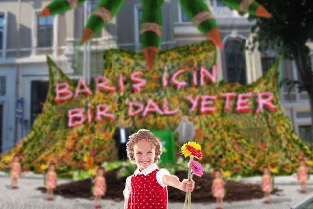 Türküyle, Kürdüyle, Abazasıyla, Gürcüsüyle, Ermenisiyle, Yahudisiyle ortak değerleri büyütmek için mücadele etmeliyiz" diye konuştu.