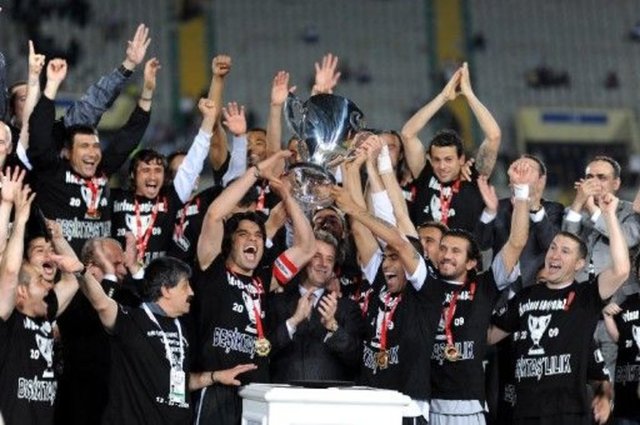 12- "Kupa yine Kartal'ın"  - 2008-09 sezonu... Beşiktaş, Türkiye Kupası'na 26 yıldır hasret kalan F.Bahçe'yi finalde 4-2 yenip kupayı Avrupa yakasına götürüyordu.