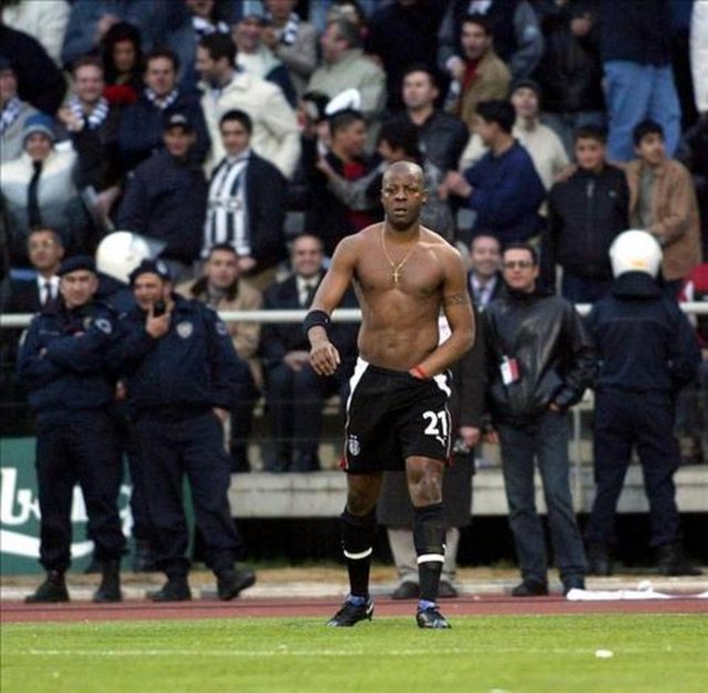 6- "Pascal'ın 'farklı' gol sevinci"  - 100. yılında Beşiktaş şampiyonluk yolunda emin adımlarla ilerlerken Fenerbahçe'yi İnönü'de Nouma ve Sergen'in golleriyle 2-0 mağlup ediyor. Maçın en unutulmaz anı ise Nouma'nın golden sonra yaptığı sevinç oluyordu.