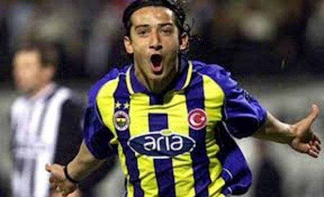 13- "4 kırmızı kart ve Serhat Akın" - 14 Nisan 2002'de iki ezeli rakip İnönü'de karşı karşıya. Her iki takımdan ikişer oyuncunun atıldığı maçı Fenerbahçe Serhat'ın 2 golüyle kazanıyordu.