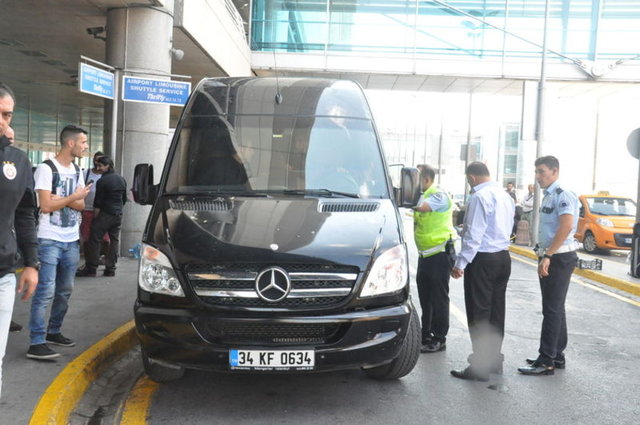PAMELA ANDERSON'IN VIP MİNİBÜSÜ