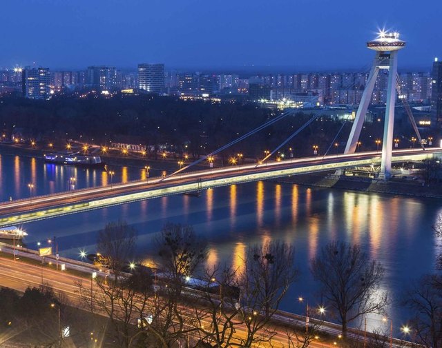 Bratislava Slovakya    - 100.8 saat -