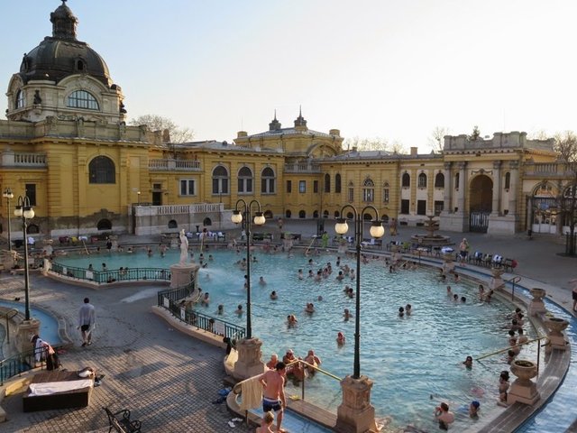 Budapeşte Macaristan    - 183.7 saat -