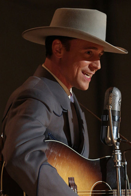 Oscar şansı: Tom Hiddleston'ın erkek oyuncu, Elizabeth Olsen'in yardımcı kadın oyuncu dallarını es geçmesi zor gibi. Hiddleston, Williams'ı tepeden tırnağa gözden geçirerek unutulmaz bir performans çıkarıyor