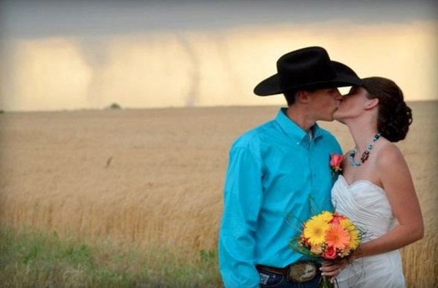 Çiftlerin beraber terapiye gelmeyi reddetme sebeplerinden bir tanesi, danışma esnasında suçlanmak, suçlu çıkarılmak korkusu olabilir.