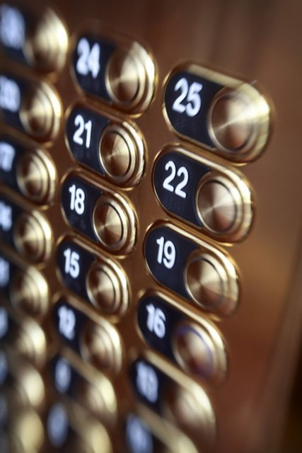 Asansör düğmeleri