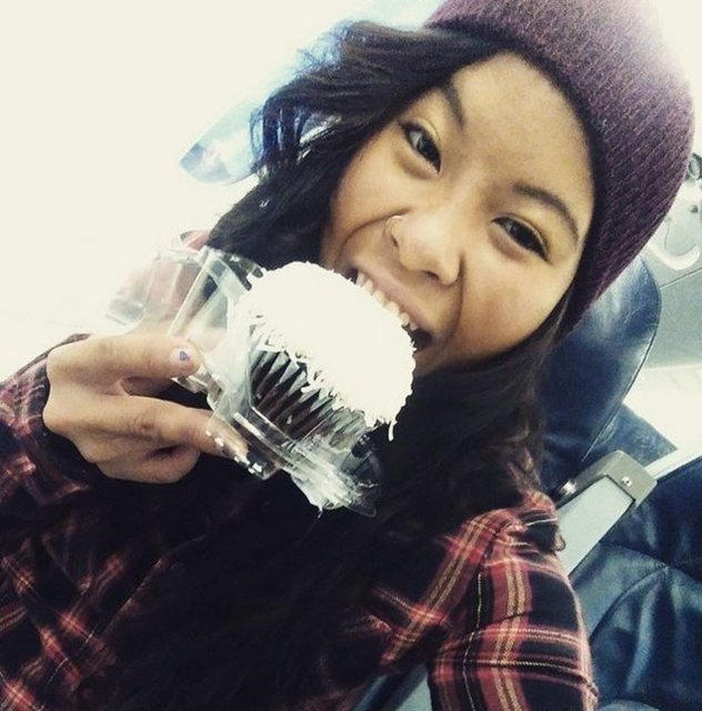 Bir amacı da 2018 Kış Olimpiyatları'nda yarışmak.  Tekerlekli sandalye yerine kay kay kullanmayı tercih eden Kanya Sesser...