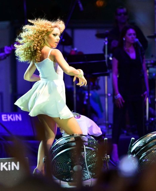 HADİSE, Twist markası ile ortaklaşa hazırladığı 'Hadise for Twist' kreasyonunu önceki gün tanıttı.