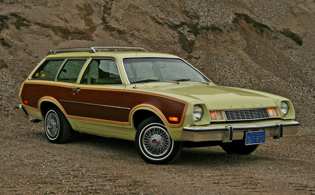 Ford Pinto ve birebir aynı Mercury Bobcat araçlarındaki kusur nedeniyle 900 kişi hayatını kaybetti.