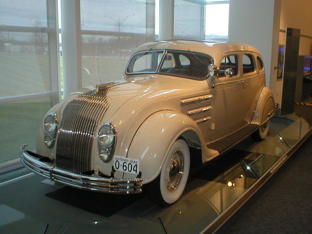 1. General Motors'un Chrysler Airflow'u bitirmesi 1934 yılında yollara inen Chrysler Airflow, şimdiye kadar yapılmış en aerodinamik ve gelişmiş otomobillerden biriydi ve otomotivdeki statükoya karşı büyük bir tehdit oluşturuyordu.