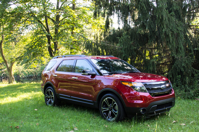 Dünya çapında 100 kişinin ölümüyle sonuçlanan devrilmelere ısının, düşük lastik basıncının ve Explorer'ın ağırlığı ve taşıma özelliklerinin sebep olduğunu söyleyen...