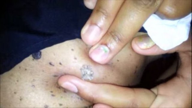 Uzunca bir süre içerden bir şey gelmemesi içerideki sıvının bittiğini düşündürüyor ama...