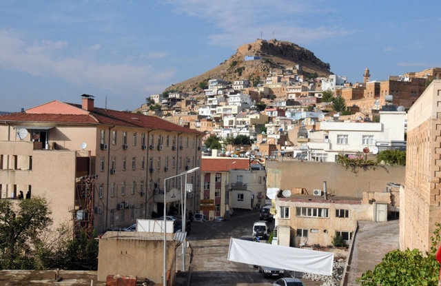 ılında bitirdi ve eğitim için ABD'ye gitti. -  - 1997 yılından bugüne Amerika Birleşik Devletleri North Carolina-Chapel Hill'de North Carolina Üniversitesi Biyokimya ve Biyofizik Bölümü'nde görev yapan Prof. Sancar, gerçekleştirmiş olduğu 300'e yakın bilimsel