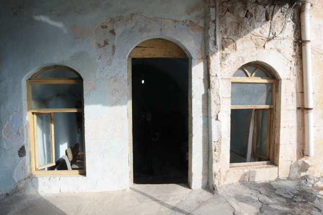 Ailesinin okuma yazma bilmediği ancak çocuklarının eğitimine çok önem verdiği belirtiliyor.