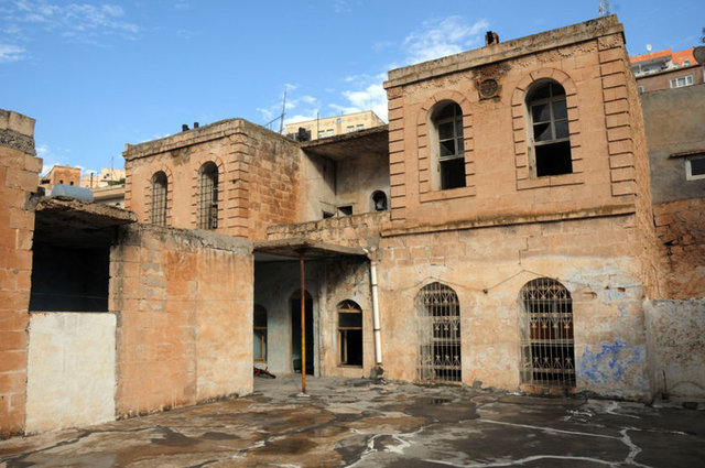 İstanbul Tıp Fakültesi'ni bitirdikten sonra yurtdışında yaptığı çalışmalarla Amerikan Ulusal Bilimler Akademisi'ne kabul edilen Sancar, buraya kabul edilen üç Türk'ten biri olmuştu.