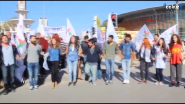 Mitingin toplanma yeri tren garı olarak belirlenmişti. Bölgede canlı bombanın patlatıldığı iddia ediliyor. -